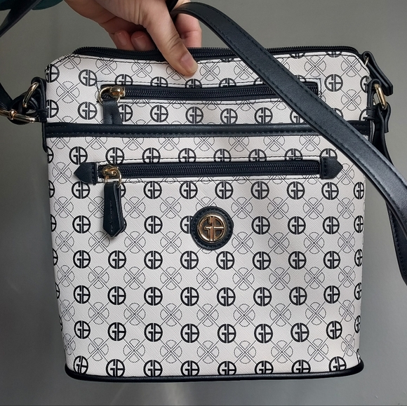 Giani Bernini Handbags - Giani Bernini Crossbody Bag – Black/White Geometric – Gold Hardware